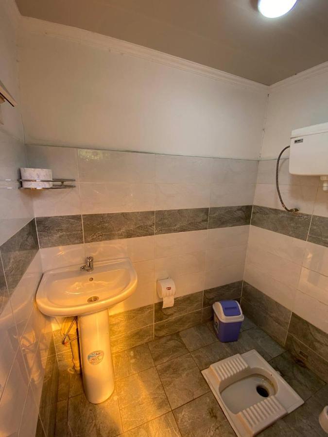 Hostel 4U Bisjkek Buitenkant foto