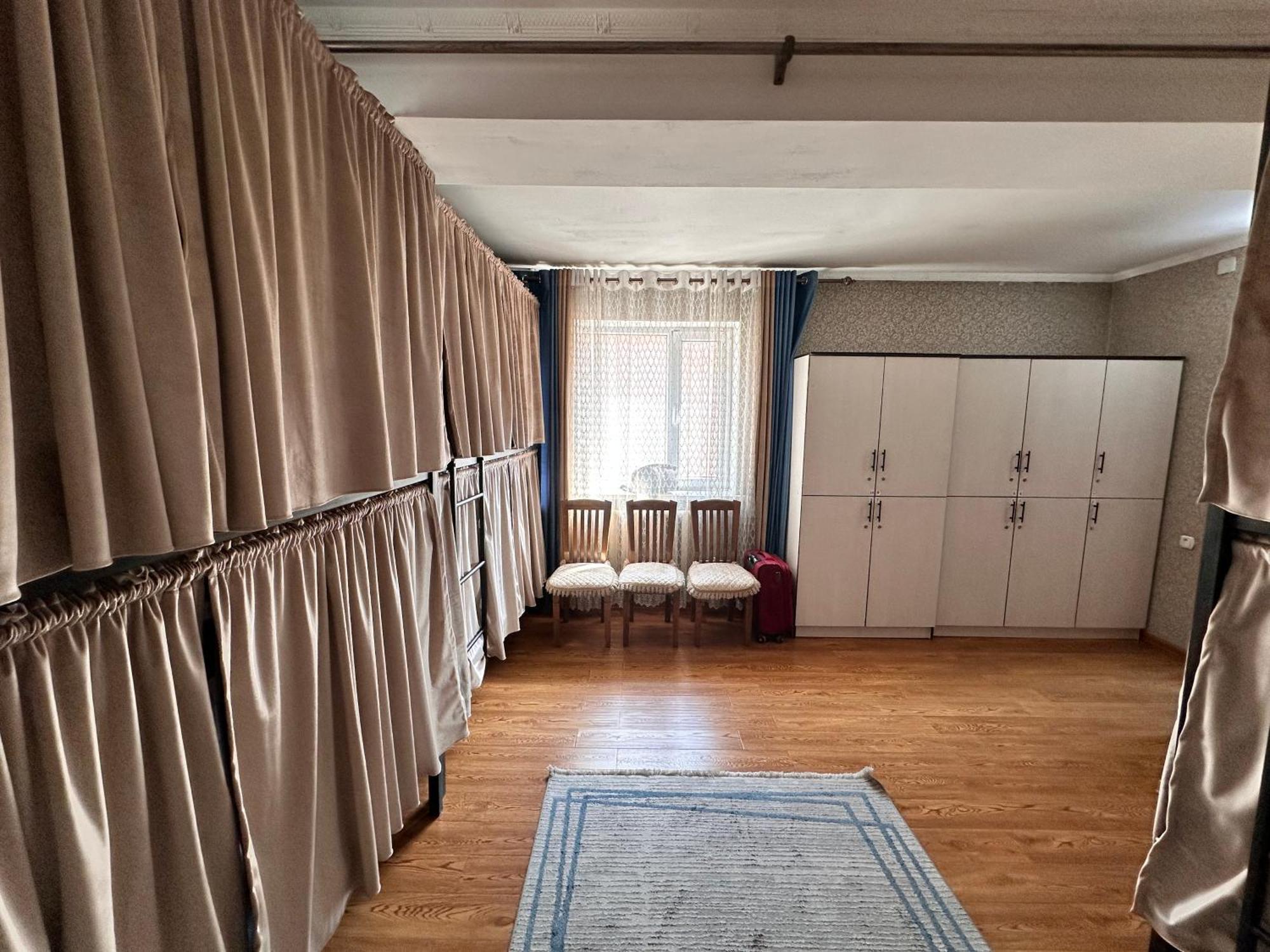 Hostel 4U Bisjkek Buitenkant foto