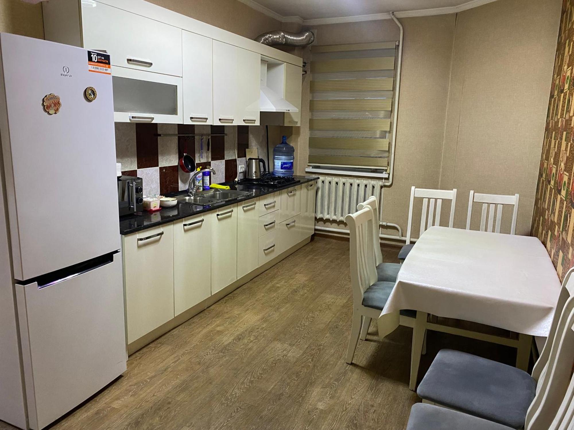 Hostel 4U Bisjkek Buitenkant foto